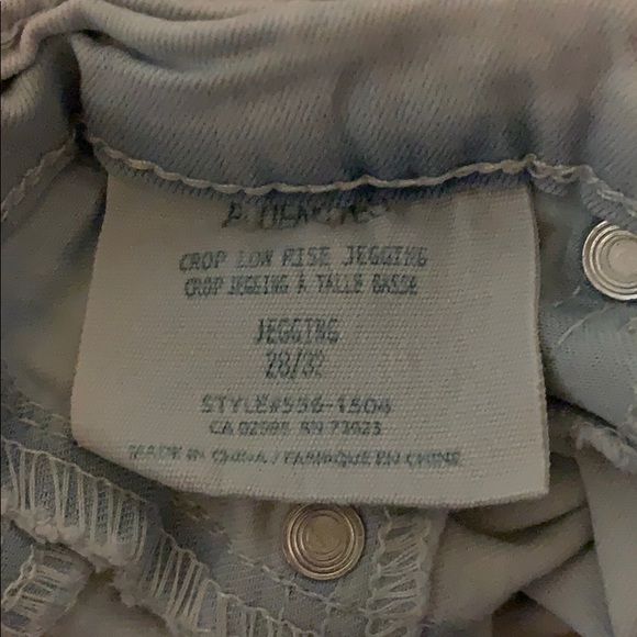 Light Wash Crop Low Rise Jeggings - Picture 4 of 4